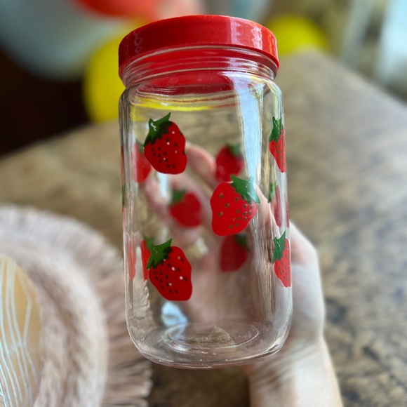 Large vintage glass jar, strawberry jar, strawberry print. Lidded jar - Picture 6 of 9